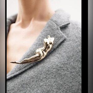 Zara Metal Body Brooch NWT 🔥✨✨